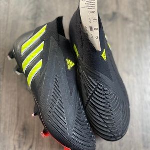 Size 4.5 Youth Adidas Predator FG SOCCER cleats